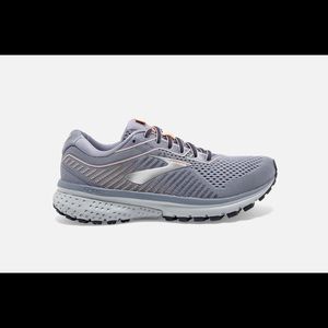 Women’s brooks ghost size 10.5
